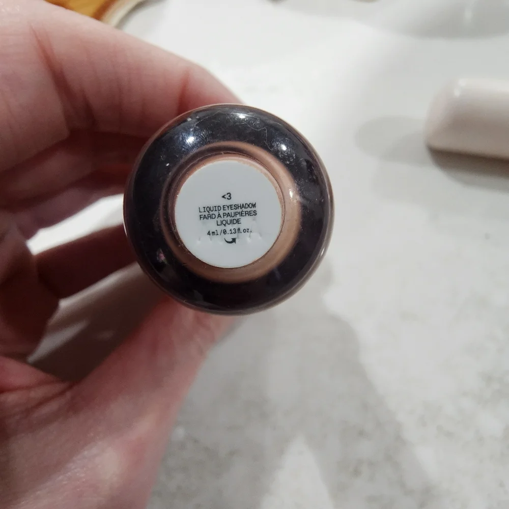 r.e.m. beauty Liquid Shadow Lot